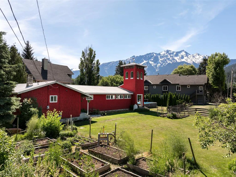 7596 Taylor Road, Pemberton, BC, V0N 2L0 - 2