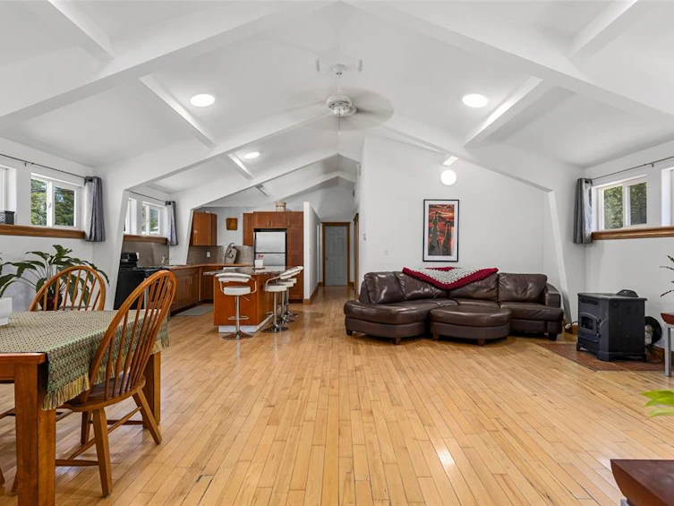 7596 Taylor Road, Pemberton, BC, V0N 2L0 - 3