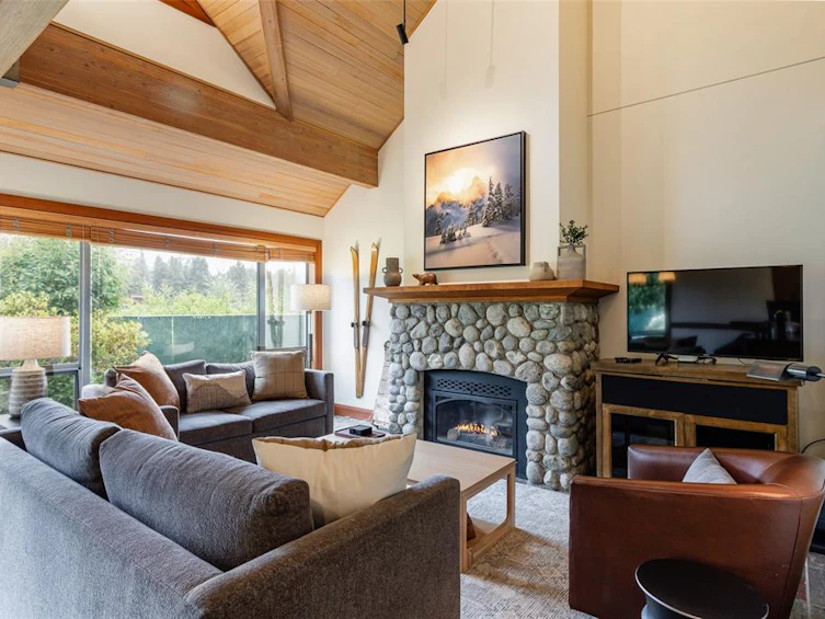 4728 Settebello Drive, Whistler, BC, V8E 0Z4 - 4