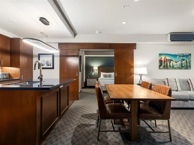 303-2020 London Lane - 3