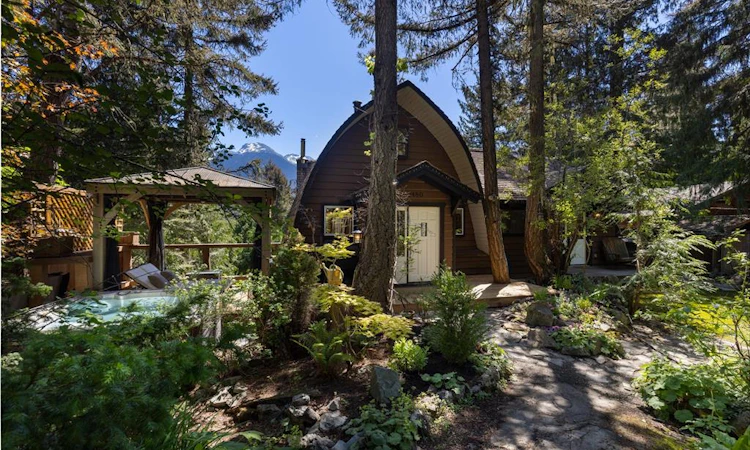 9480 Emerald Drive