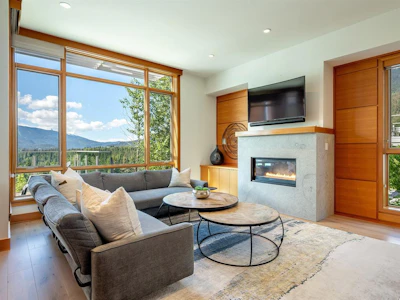 21-8400 Ashleigh Mcivor Drive - 2