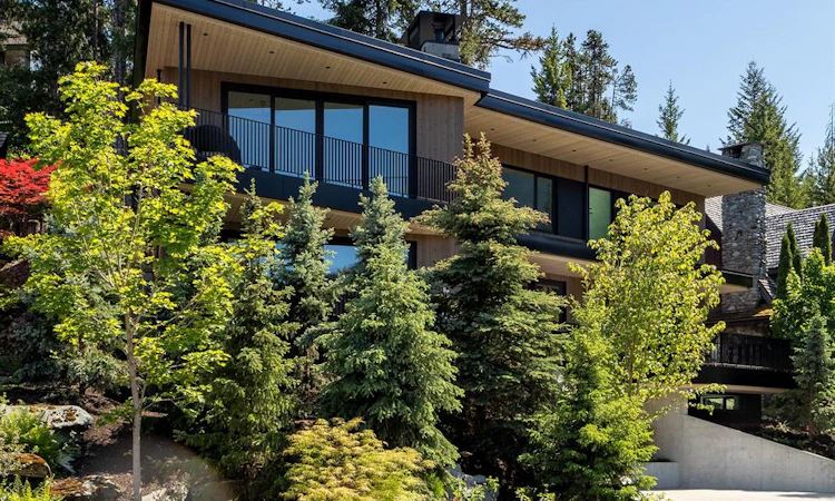 3565 Falcon Crescent