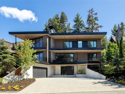 3565 Falcon Crescent - 2