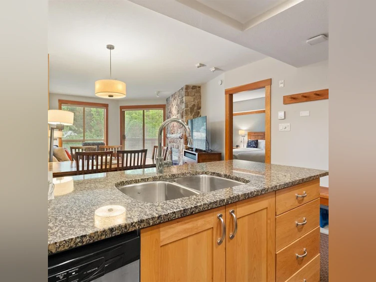 422A-2036 London Lane, Whistler, BC, V8E 0N7 - 4