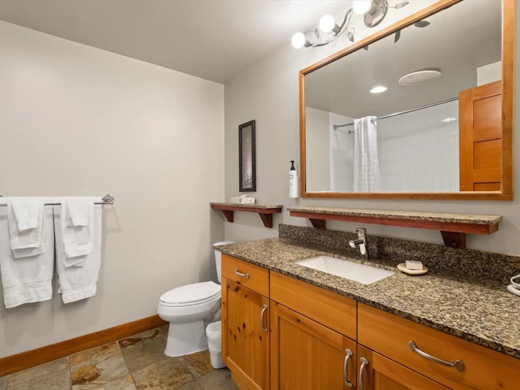 422A-2036 London Lane, Whistler, BC, V8E 0N7 - 11