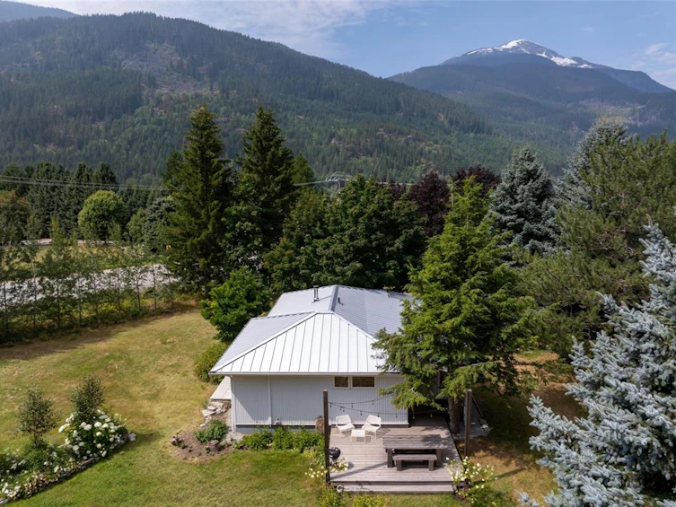 7614 Pemberton Meadows Road, Pemberton, BC, V0N 2L0 - 34