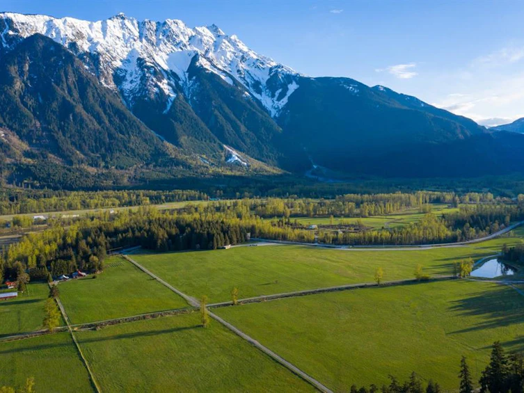 8222 Merlot Peak Drive, Pemberton, BC, V0N 2L3 - 2