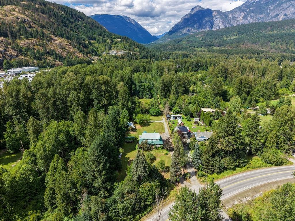 1985 Highway 99, Pemberton, BC, V0N 2K0 - 38
