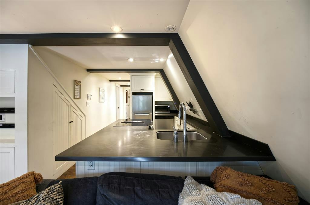7102 Nesters Road, Whistler, BC, V8E 0E2 - 7