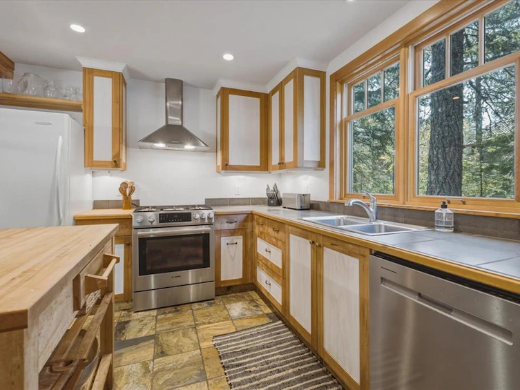5 Garibaldi Drive, Whistler, BC, V8E 0A7 - 8