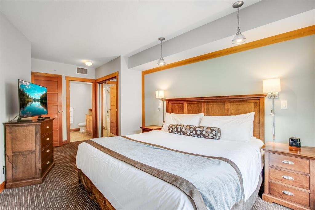403D-2036 London Lane, Whistler, BC, V8E 0N7 - 16