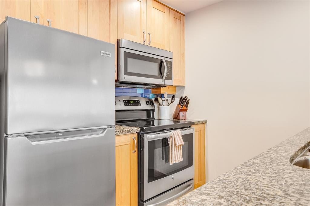 403D-2036 London Lane, Whistler, BC, V8E 0N7 - 12