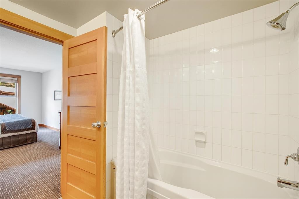 403D-2036 London Lane, Whistler, BC, V8E 0N7 - 18