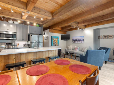 5-2200 Eva Lake Road - 5