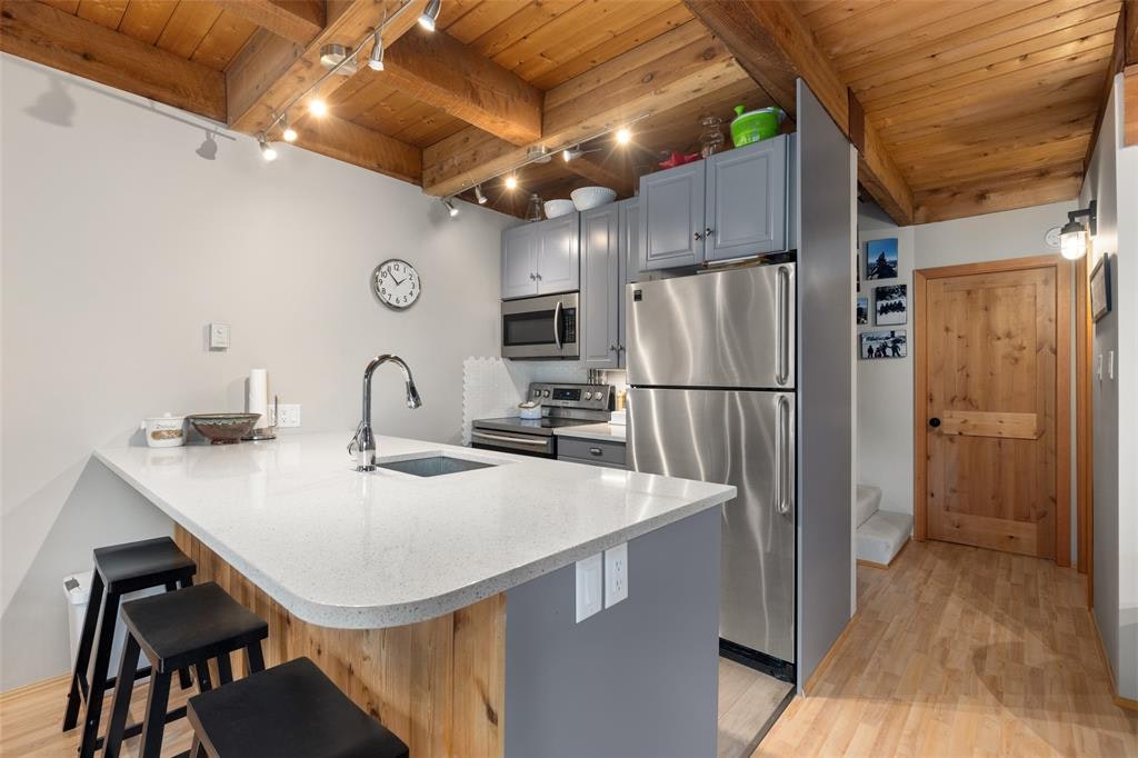 5-2200 Eva Lake Road - 4