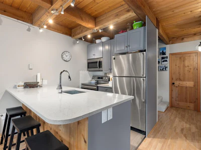5-2200 Eva Lake Road - 4