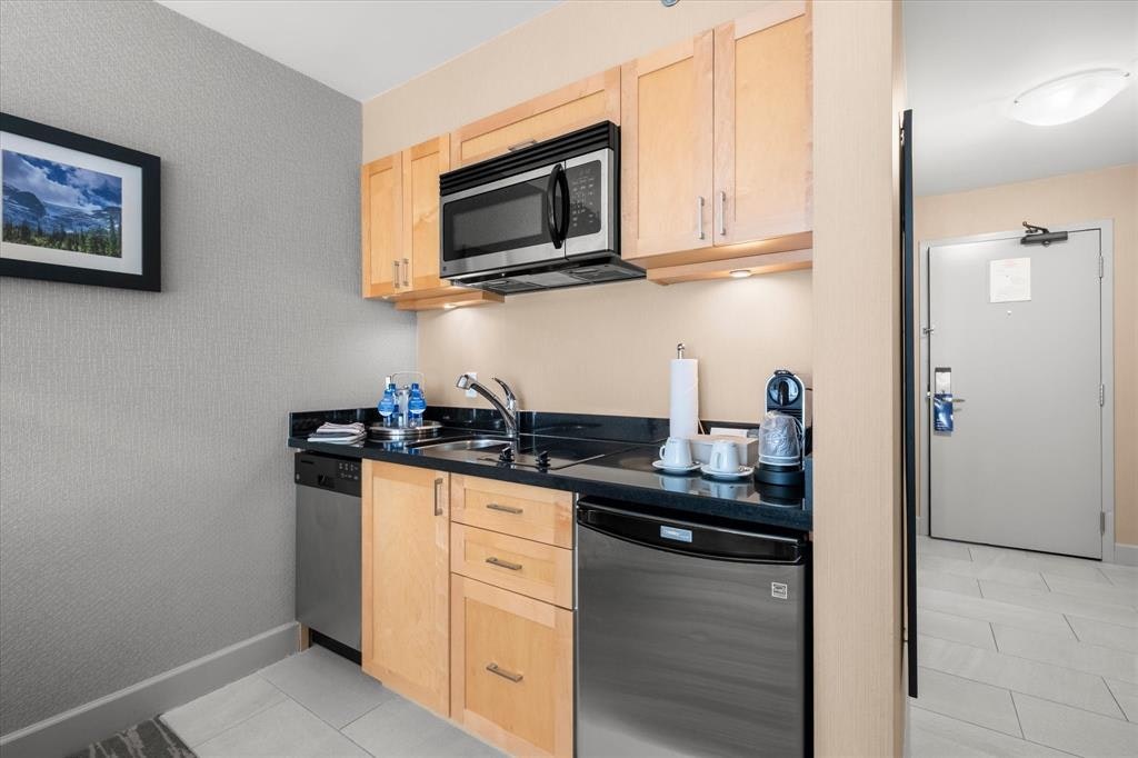 466/468-4050 Whistler Way - 5