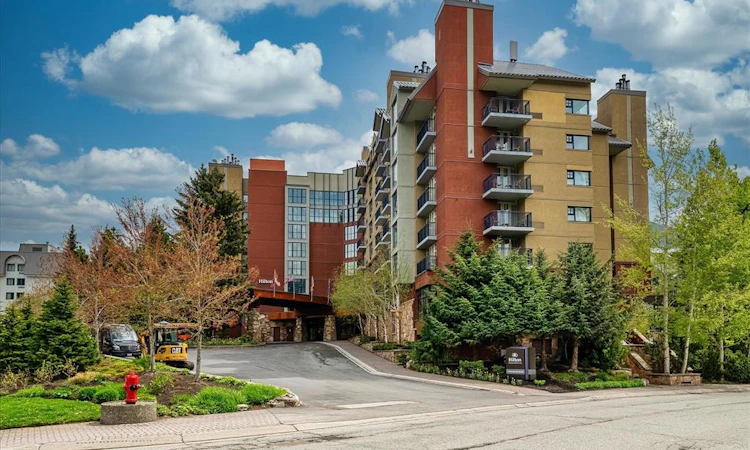 466/468-4050 Whistler Way