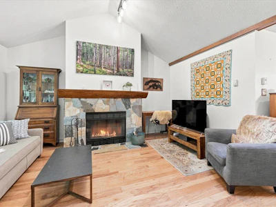 40-4652 Blackcomb Way - 3