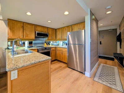903-4293 Moutain Square - 4