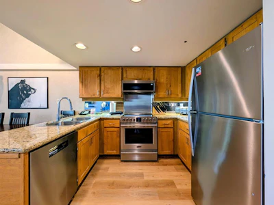 903-4293 Moutain Square - 5