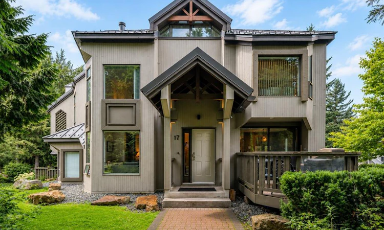 17-4510 Blackcomb Way