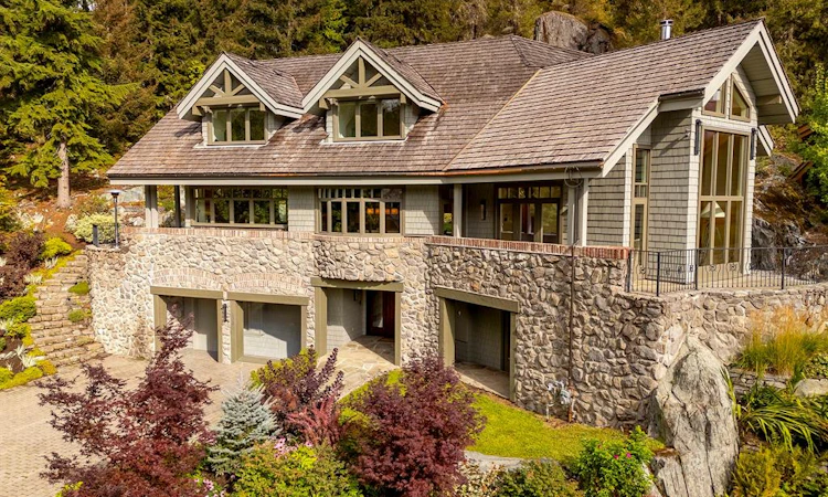 3232 Peak Drive