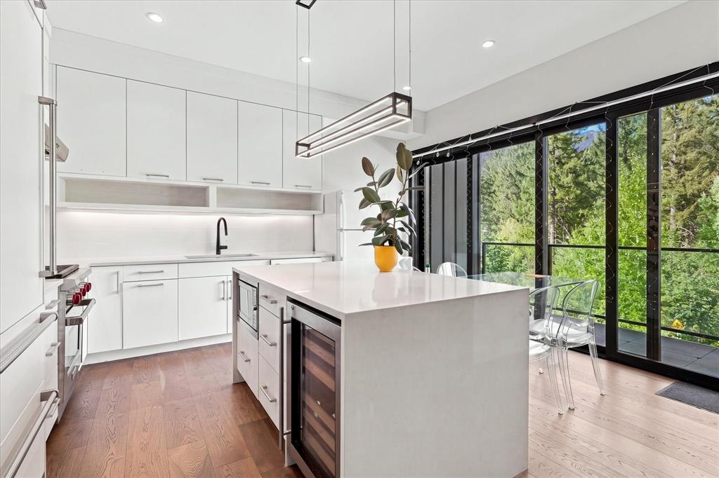 21-1350 Cloudburst Drive - 2
