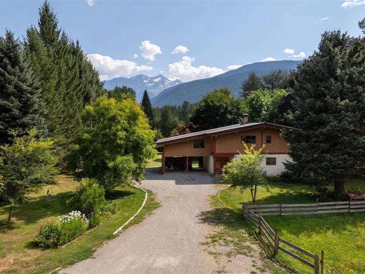 7869 Pemberton Meadows Road, Pemberton, BC, V0N 2L2