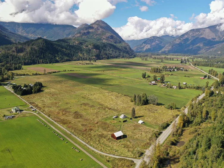 8891 Pemberton Meadows Road, Pemberton, BC, V0N 2L2 - 3