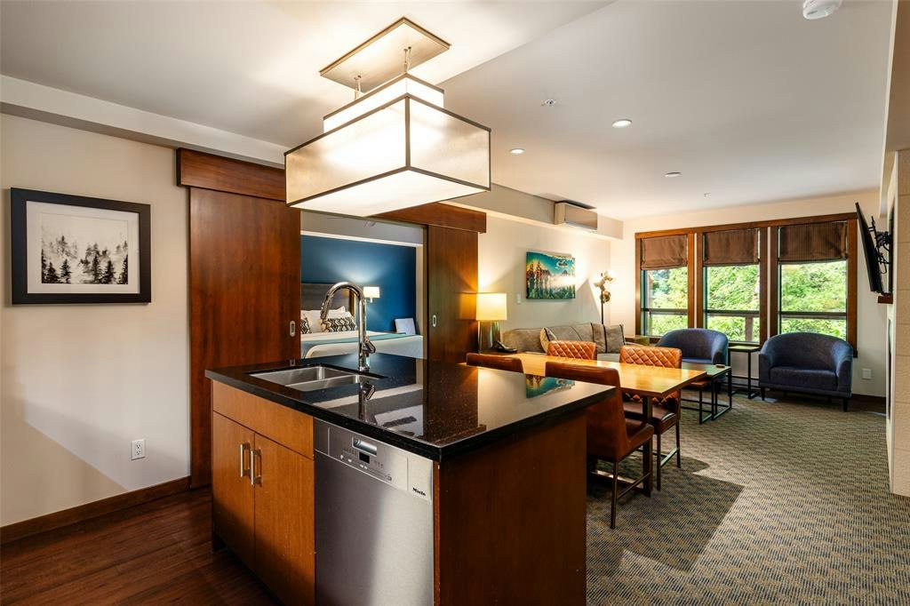 103-2020 London Lane - 2