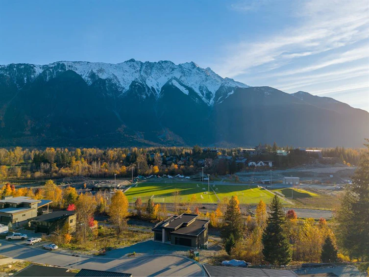 7653 Seven O Clock Drive, Pemberton, BC, V0N 2L3
