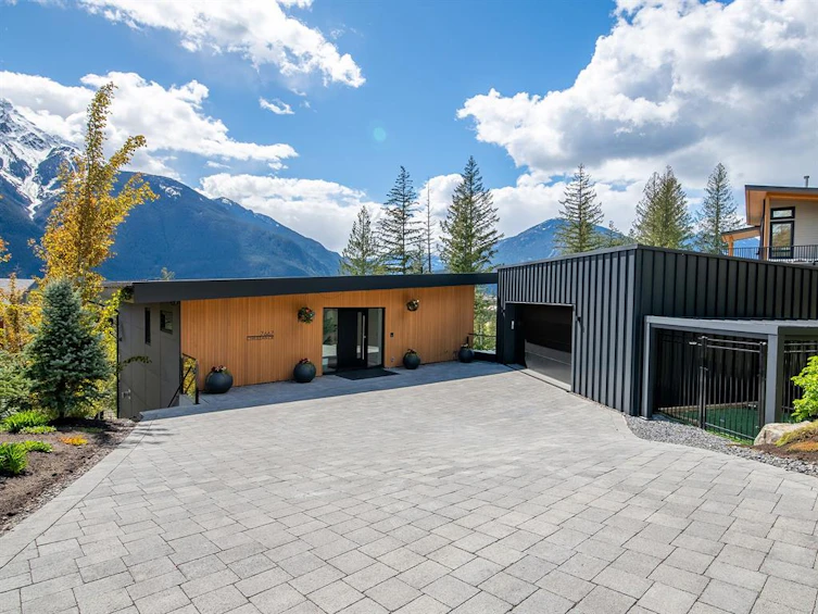 7667 Cerulean Drive, Pemberton, BC, V0N 2L0 - 2