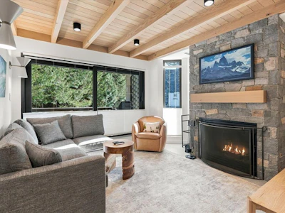 57-4510 Blackcomb Way - 2