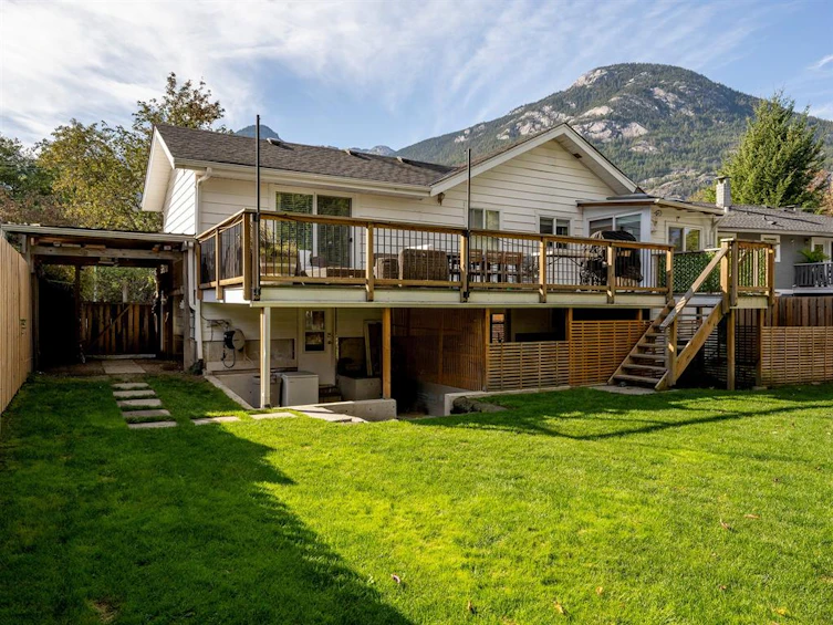 38876 Buckley Avenue, Squamish, BC, V8B 0C9
