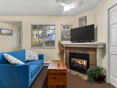 25-4335 Northlands Boulevard - 4