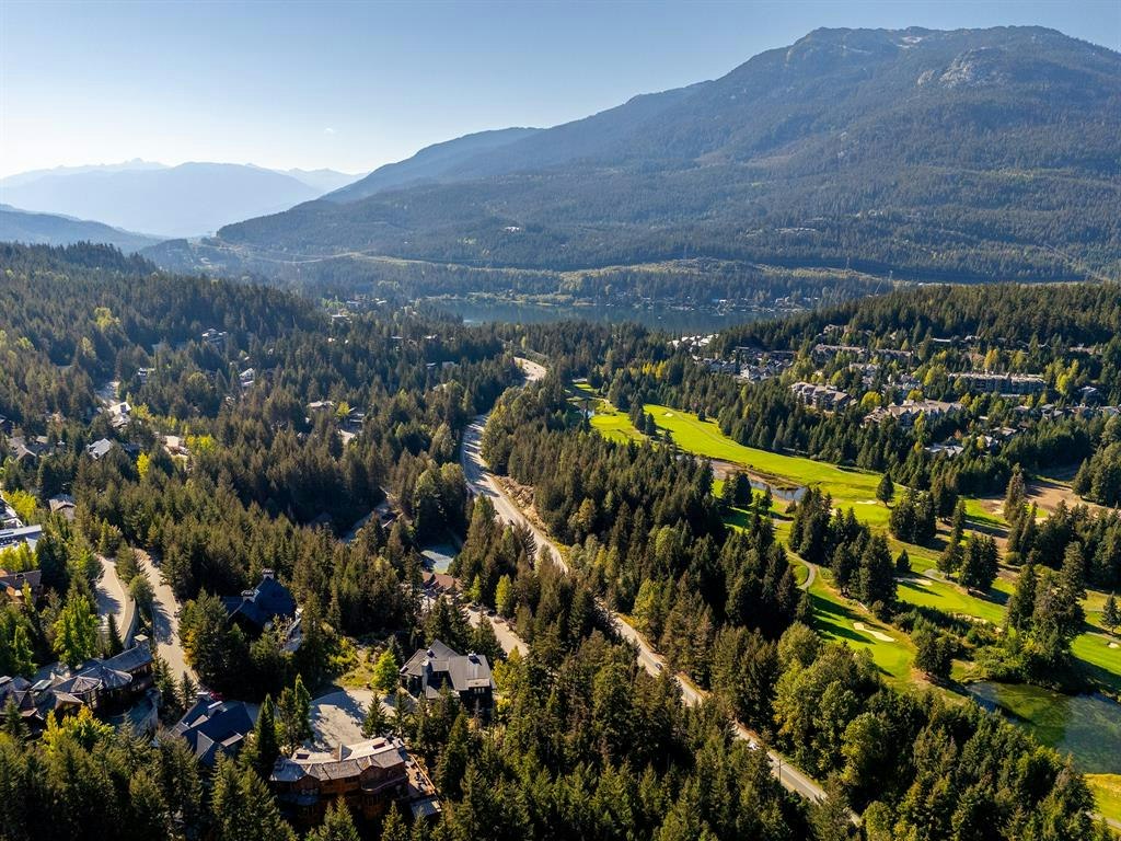 3853 Sunridge Court, Whistler, BC, V8E 0W1 - 13