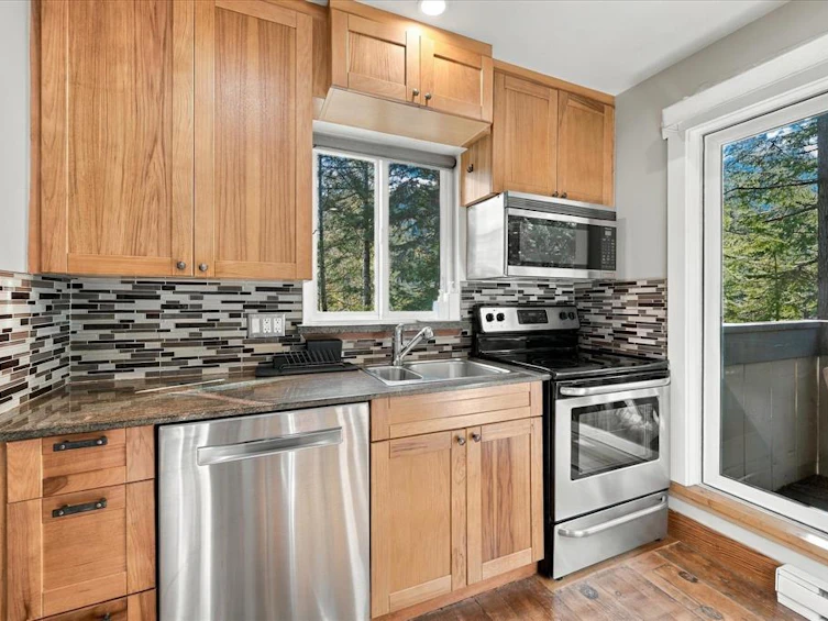202-2101 Castle Drive, Whistler, BC, V8E 0A6 - 4
