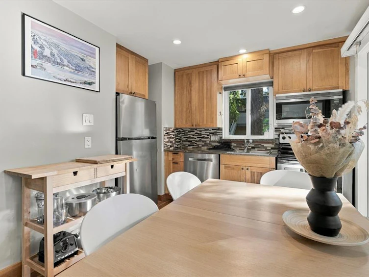 202-2101 Castle Drive, Whistler, BC, V8E 0A6 - 3