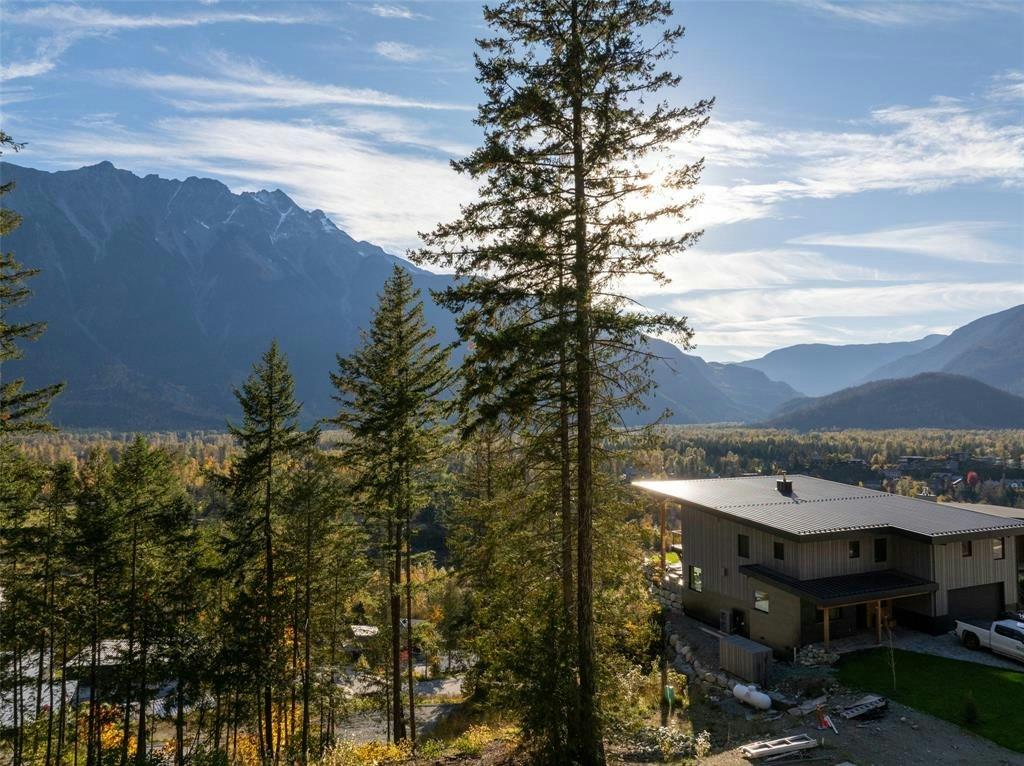 8203 Merlot Peak Drive, Pemberton, BC, V0N 2L3 - 20