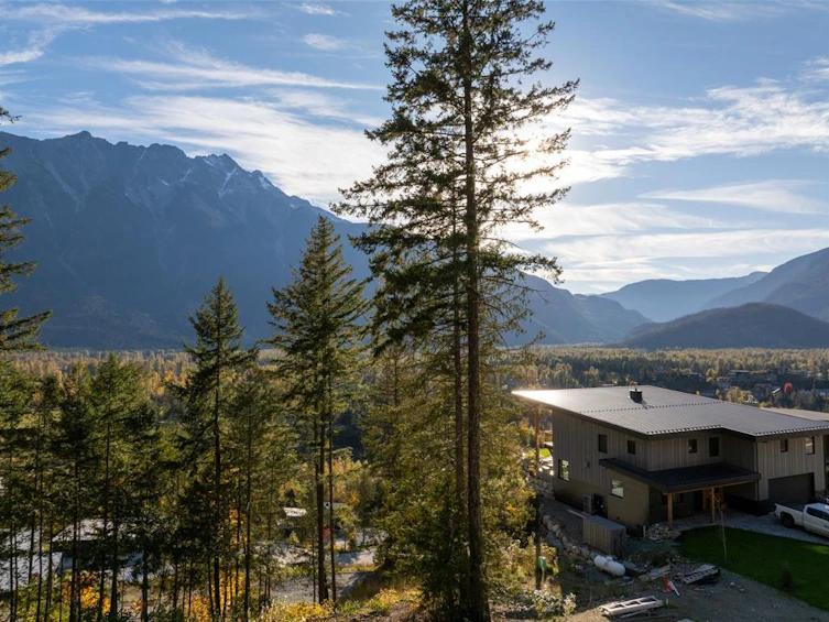 8203 Merlot Peak Drive, Pemberton, BC, V0N 2L3 - 20