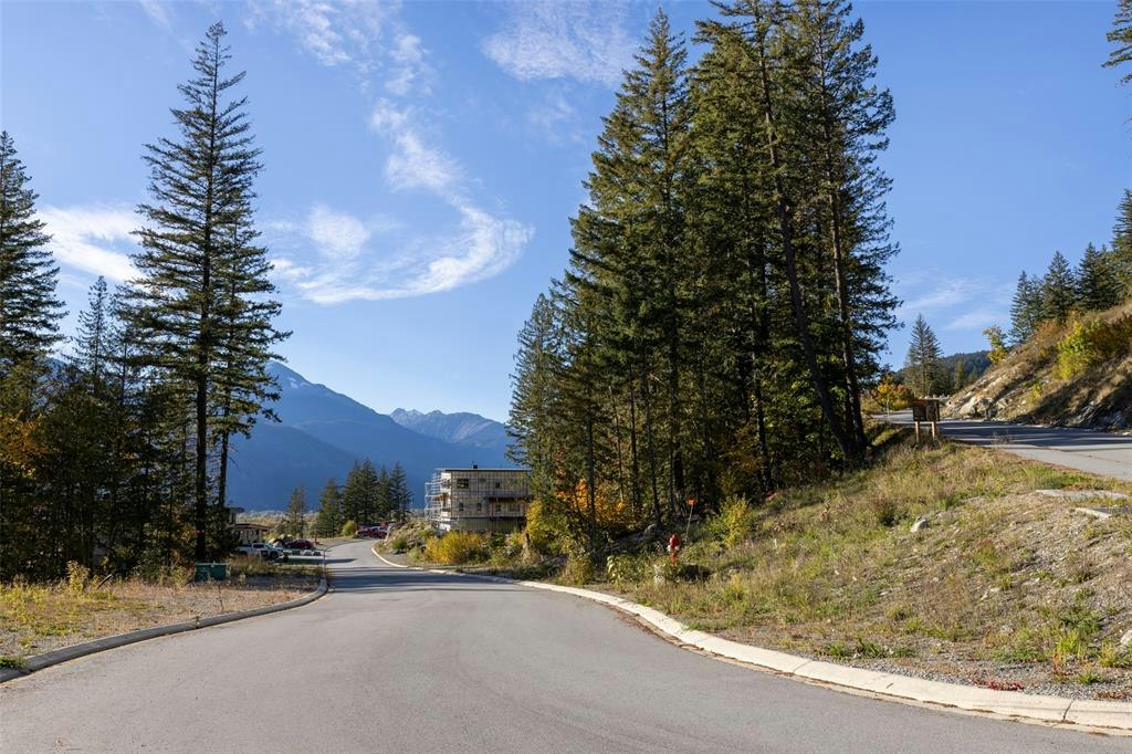 8203 Merlot Peak Drive, Pemberton, BC, V0N 2L3 - 12