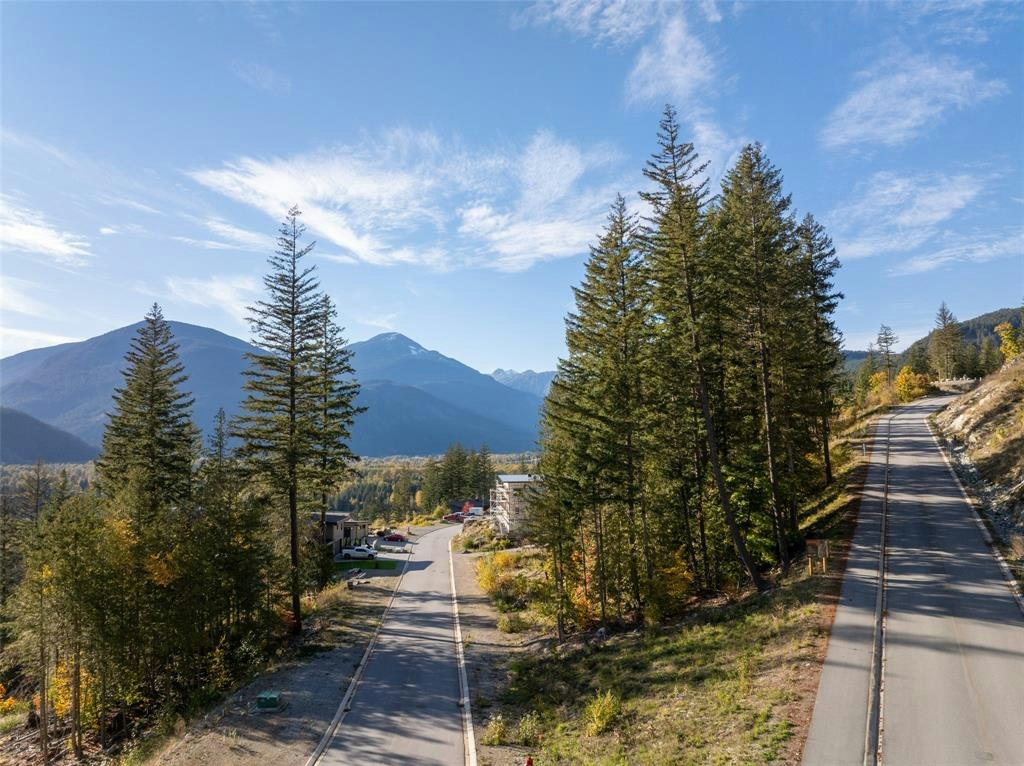 8203 Merlot Peak Drive, Pemberton, BC, V0N 2L3 - 8