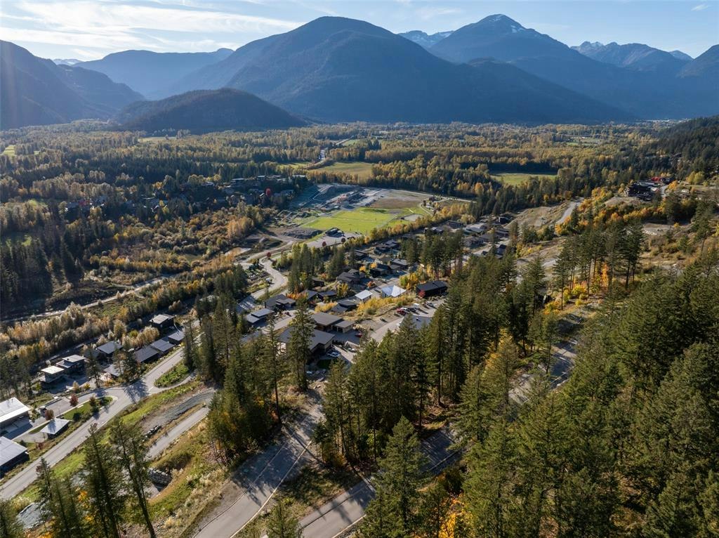 8203 Merlot Peak Drive, Pemberton, BC, V0N 2L3 - 16