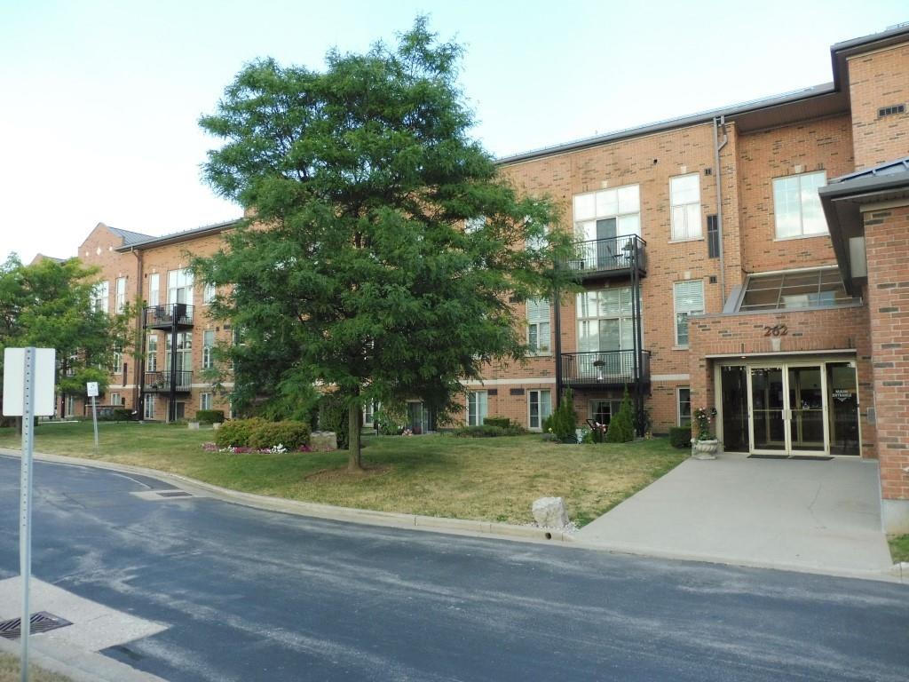 106-262 Dundas Street E  