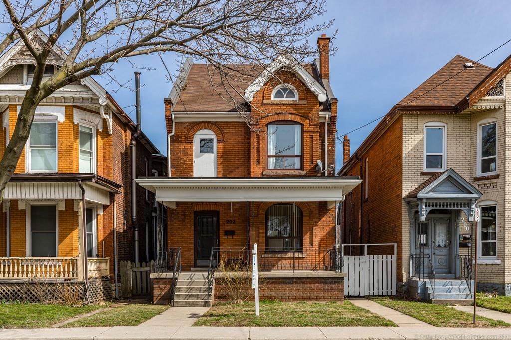 202 N Victoria Avenue  