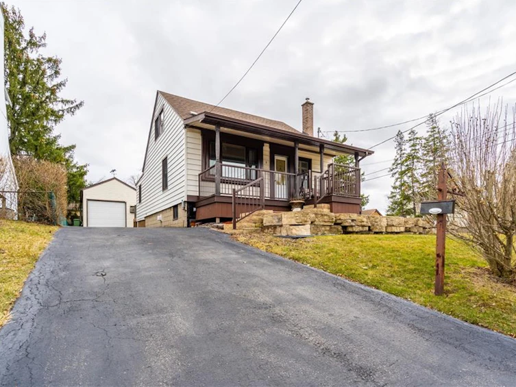 2 Morton Avenue, Hamilton, ON, L9H 2P5