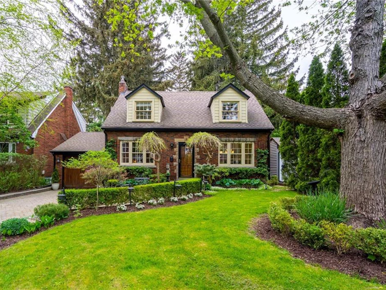 8 Tweedsmuir Avenue, Hamilton, ON, L9H 4H5