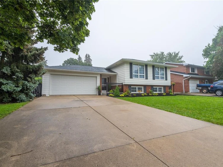 137 Clifton Downs Road, Hamilton, ON, L9C 2P5